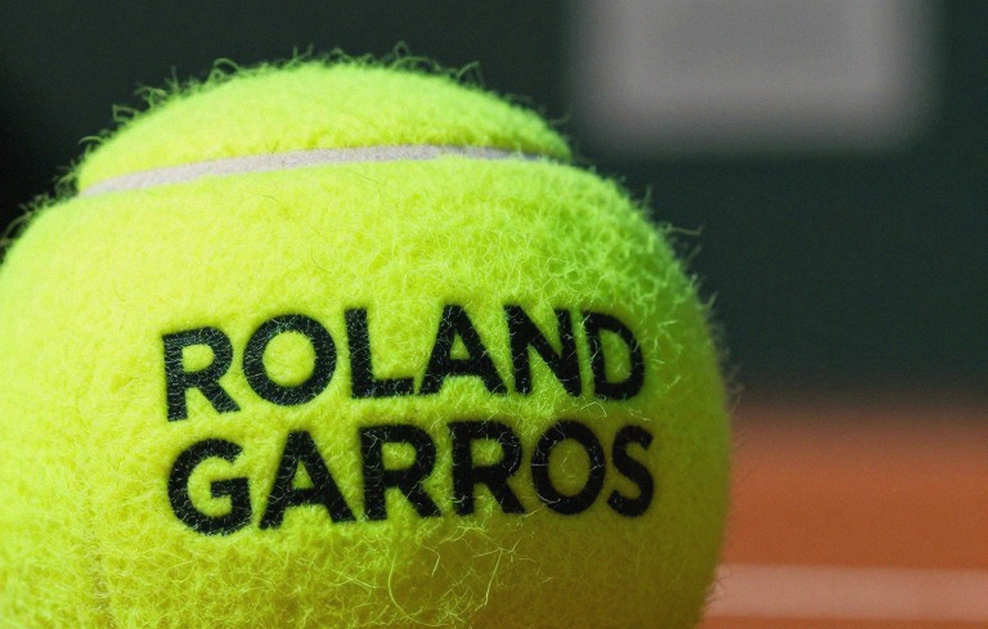 Đêm Brisbane và Cú Backhand Trở Lại: De Minaur, Purcell Và Nhịp Đập Của Một Đội Tuyển Không Còn Đường Lùi